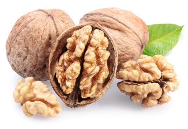 Walnuts strengthen blood vessels and normalize a man’s hormonal background